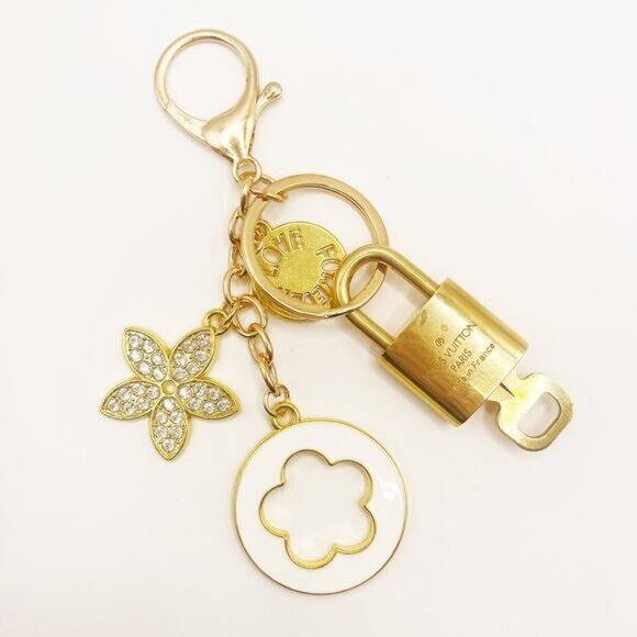 Authentic Louis Vuitton Lock & Key with Bag Charm Keychain Key Charm Chain - Picture 4 of 5